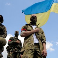 Бойцы "Правого сектора" блокируют Крым бетонными заграждениями