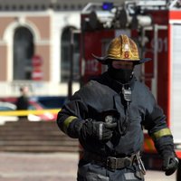 В центре Риги задержали поджигателя: огонь повредил дом и припаркованную машину