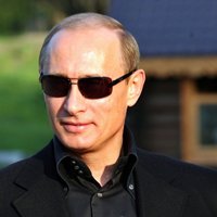 Putina biogrāfs pieļauj, ka prezidents varētu būt latentais gejs