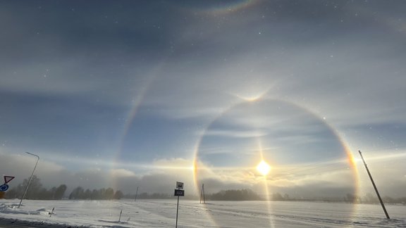 Neparasti foto: Lasītāja Siguldā novēro retu Saules halo Neparasti foto: Lasītāja Siguldā novēro retu Saules halo