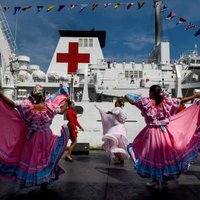 Venecuēlas krīze: Slimniekiem par prieku Lagvairas ostā piestāj ķīniešu kuģis – hospitālis