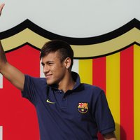 Neimars pagarina līgumu ar 'Barcelona' līdz 2021. gadam