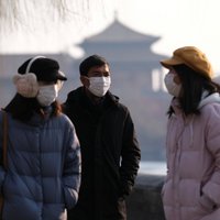 Koronavīrusa izplatības dēļ valsts nonākusi smagā situācijā, uzsver Ķīnas prezidents