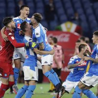 'Napoli' pēc uzvaras 'pendelēs' pār 'Juventus' triumfē Itālijas kausa izcīņā