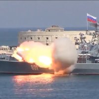 Video: Sevastopolē parādes laikā uzsprāgst no kuģa palaistā raķete