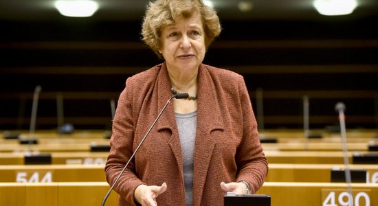 Latvijā aizvien netiek ievērotas nepilsoņu tiesības, EP deputātiem stāsta Ždanoka