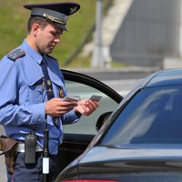 Krievijas reģionos aizliedz autoinspektoriem izmantot ātruma radarus korupcijas dēļ