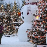 Laiks ceļojumam uz Ziemassvētku vecīša galveno māju - Rovaniemi ciemā Lapzemē