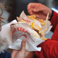 Neskatoties uz sacelto trauksmi, Eiropa kebabus aizliegt negrasās