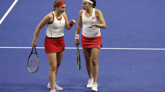 Aļona Ostapenko un Anastasija Sevastova