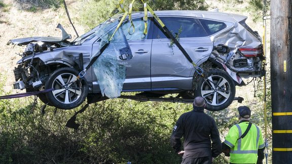 APTOPIX_Tiger_Woods_Vehicle_Crash_Golf_26118.jpg-a1a7d