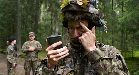 Latvijas aizstāvju skaitam nākamgad jāaug par 1200 vīriem un sievām