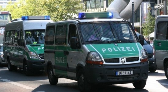 Берлин: пара из Латвии пыталась помочь жертве нападения алжирца; нападавший госпитализирован