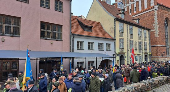 Leģionāru piemiņas pasākumu laikā Rīgā aizturētas divas personas