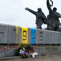 Эхо событий в Украине: в Латвии оскверняют памятники, создается "Ночной дозор"