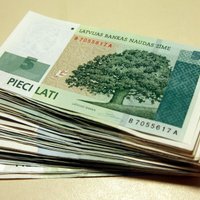 Uz Latvijas Banku atnestas sīkās strēmelēs sagrieztas banknotes ap 1000 latu vērtībā