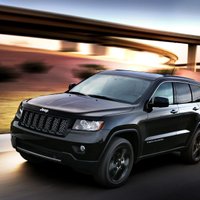 'Jeep' viscaur melnās modifikācijas sauks 'Altitude'