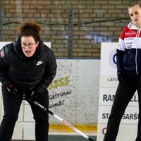 Latvijas sieviešu kērlinga izlasei turnīrā Tukumā otrā vieta
