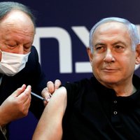 Izraēlā cilvēki virs 60 gadiem saņems trešo Covid-19 vakcīnas devu