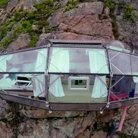 Идеальный отель для любителей острых ощущений – на высоте 400 метров на склоне горы (ФОТО)