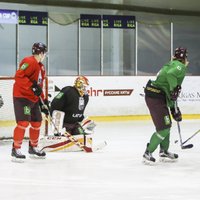 Savainojumi ievieš korekcijas Latvijas hokeja izlases sastāvā dalībai turnīrā Dānijā