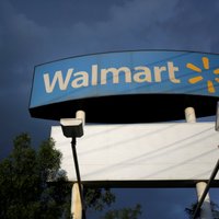 Lielveikalos 'Walmart' novāks vardarbīgu spēļu reklāmas, ieročus pārdos