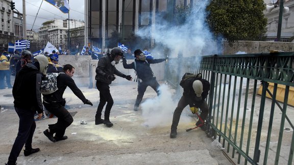 Atēnieši protestē pret vienošanos ar Maķedoniju par nosaukuma maiņu - 1