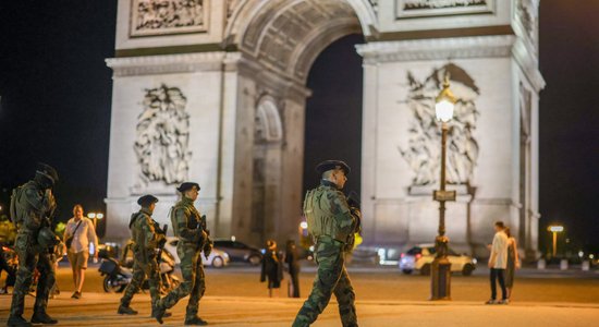 Франция перешла к "чрезвычайной готовности к нападению"
