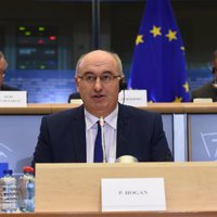 Еврокомиссар подал в отставку из-за скандала, связанного с нарушением режима карантина