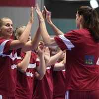 Latvijas basketbolistes spēkojas par vietu EČ pusfinālā un par ceļazīmi uz Pasaules kausu