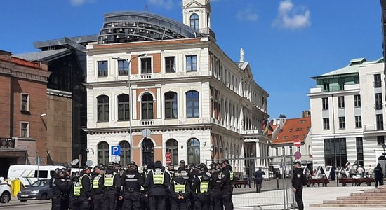 В пятницу на Ратушной площади Риги были задержаны семь человек, возбуждено девять административных процессов