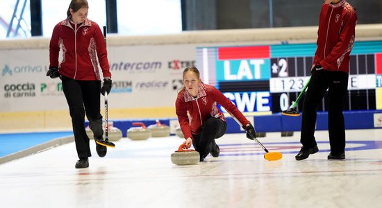 Latvijas kērlingistiem bronza Eiropas Jaunatnes ziemas olimpiādē