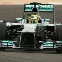'Mercedes' pilotiem pirmajā treniņā Ungārijā seko Alonso un Raikonens