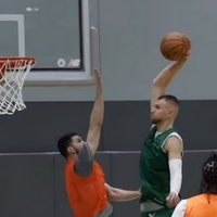 Video: Porziņģis 'Celtics' treniņā satricina grozu