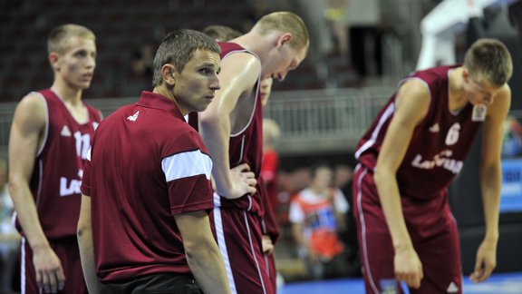 Latvijas - Spānijas spēle basketbolā U-18 - 20