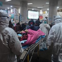 Ķīnā jaunā koronavīrusa upuru skaits sasniedz 490