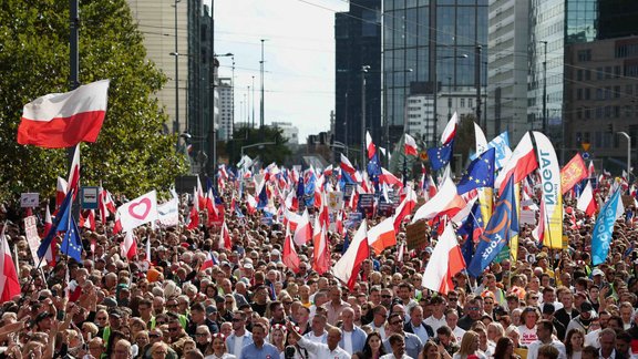 Protests pret konservatīvo valdību Varšavā 01.10.2023.  - 1