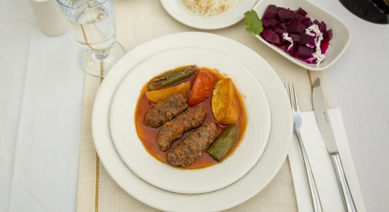 Maltās gaļas veltnīšu turku māsīcas – Izmiras koftas