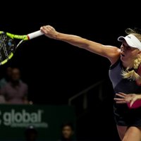 Vozņacki WTA finālturnīrā sagrauj pasaules ranga līderi Halepu