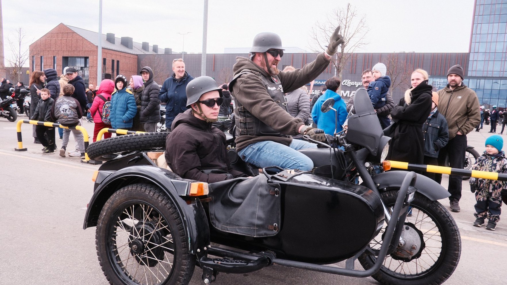 Foto: Motociklisti Rīgā pulcējas uz sezonas atklāšanu