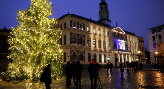 No Rīgas rātsnama balkona Adventes laikā skanēs sakbuti