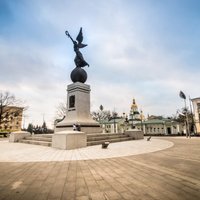 Harkovā apgānīts piemineklis Neatkarīgajai Ukrainai; kopumā aizvadīta mierīga nakts