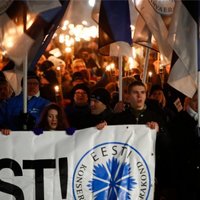 На День независимости Эстонии состоялся военный парад и факельное шествие
