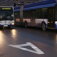 Visbiežāk Rīgā satiksmes noteikumus pārkāpj, braucot pa sabiedriskā transporta joslu