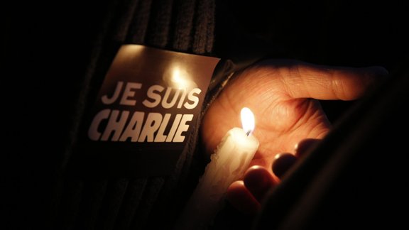 Eiropā piemin Charlie Hebdo slaktiņa upurus - 12