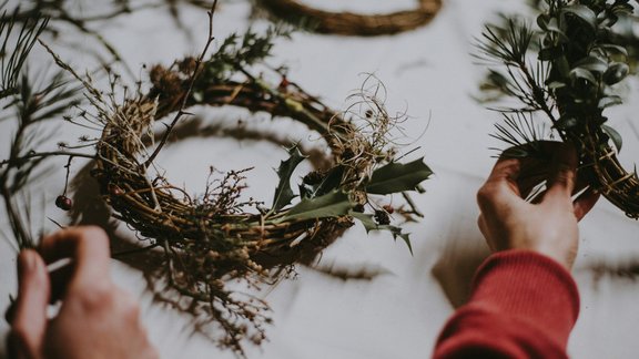 Neierastas adventes vainagu idejas gan aizņemtajiem, gan centīgajiem