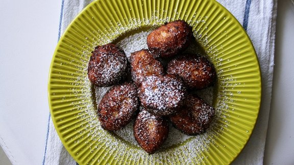 pončiki, biezpiena bumbiņas, deserts, saldais ēdiens