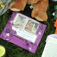 Lielbritānijā māte cietsirdīgi nogalina savu trīsgadīgo bērnu
