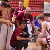 Latvijas U-20 basketbolisti Eiropas čempionāta B divīzijas turnīrā pārliecinoši uzvar Somiju