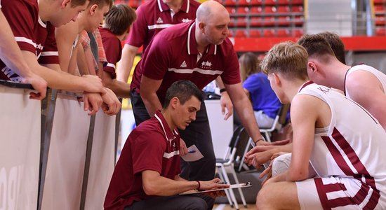 Latvijas U-20 basketbolisti Eiropas čempionāta B divīzijas turnīrā pārliecinoši uzvar Somiju